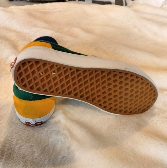 Vans Green and Blue Shoes with Comfortable Fit and Durable Design - Picture 5 of 7